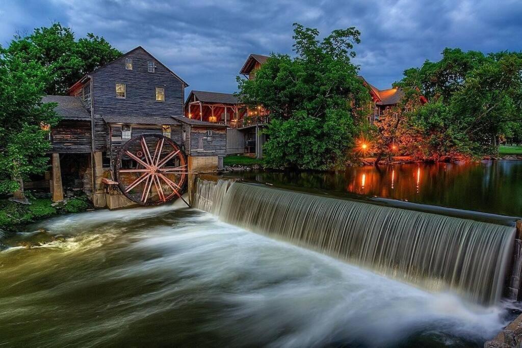 Moonlight Cottage - Your Romantic & Scenic Escape Sevierville Exterior photo