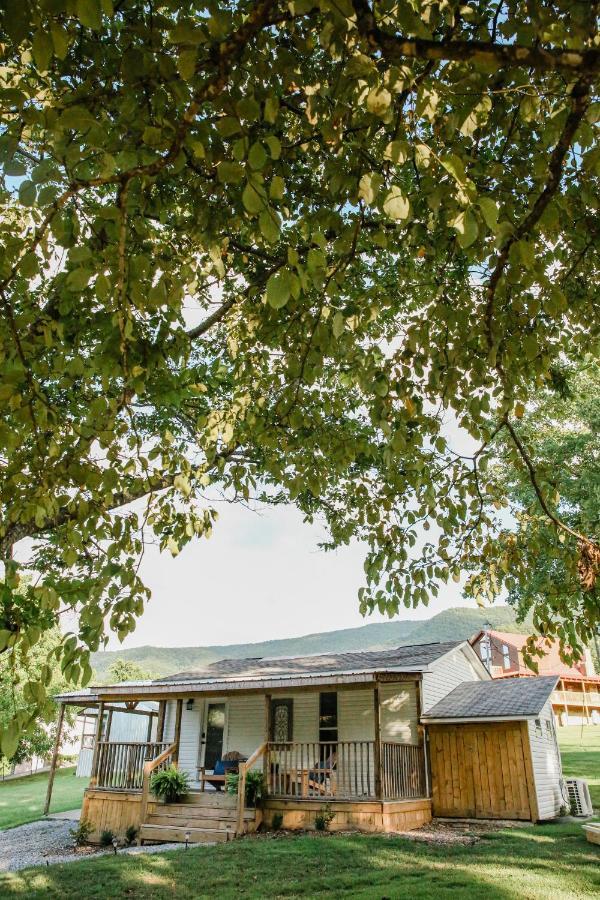 Moonlight Cottage - Your Romantic & Scenic Escape Sevierville Exterior photo