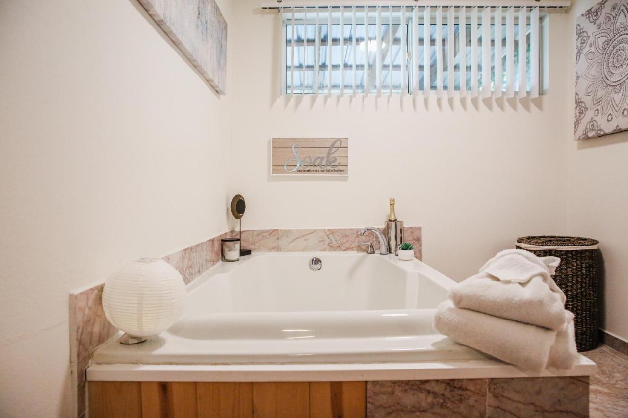 Moonlight Cottage - Your Romantic & Scenic Escape Sevierville Exterior photo